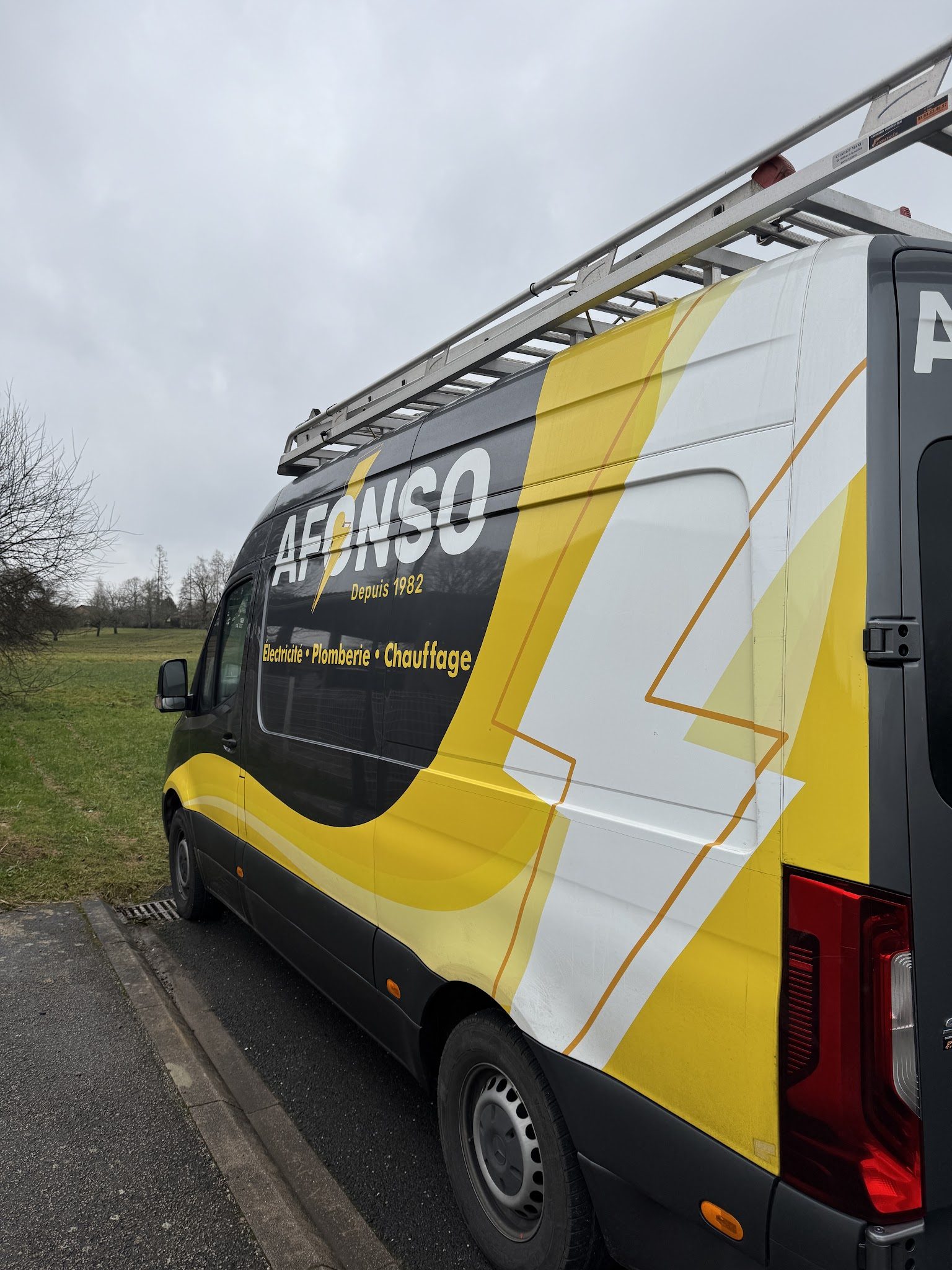 La camionnette AFONSO : électricité, plomberie, chauffage